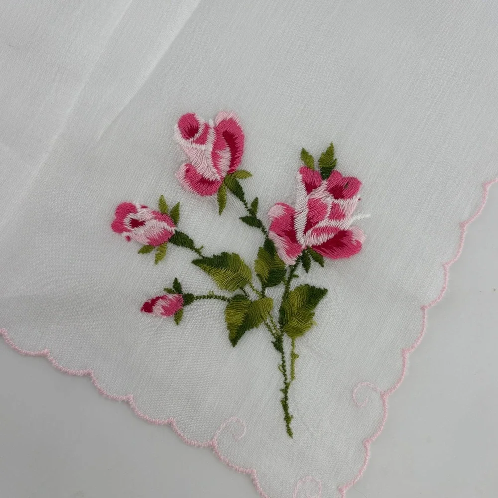 Embroidered Handkerchief‎ White Pink Roses Scalloped Edge Vintage Linen Blend